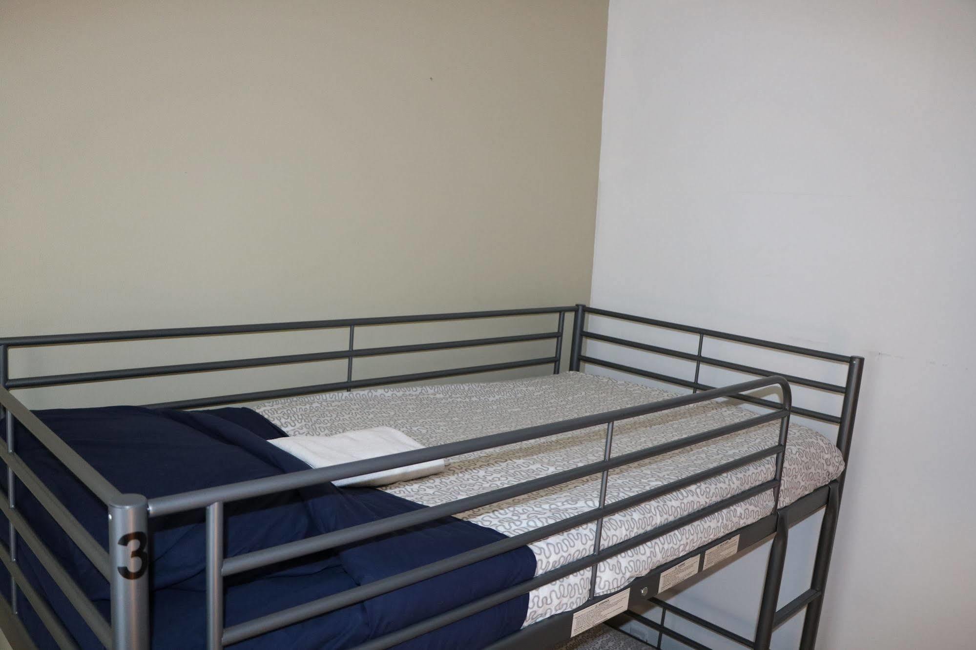 Auberge Reboot Hostel Montreal Bagian luar foto
